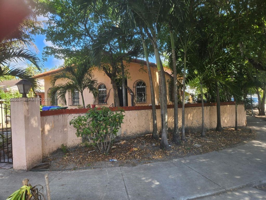 2054 SW 5th St, Miami, FL 33135