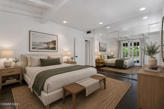 22438 Venido Road, Woodland Hills, CA 91364