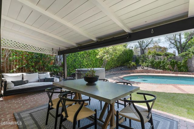 22438 Venido Road, Woodland Hills, CA 91364
