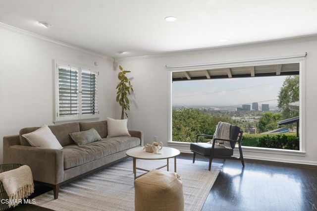 22438 Venido Road, Woodland Hills, CA 91364