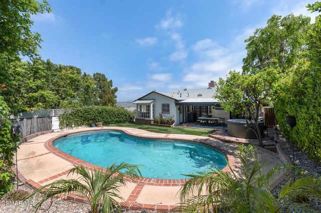 22438 Venido Road, Woodland Hills, CA 91364