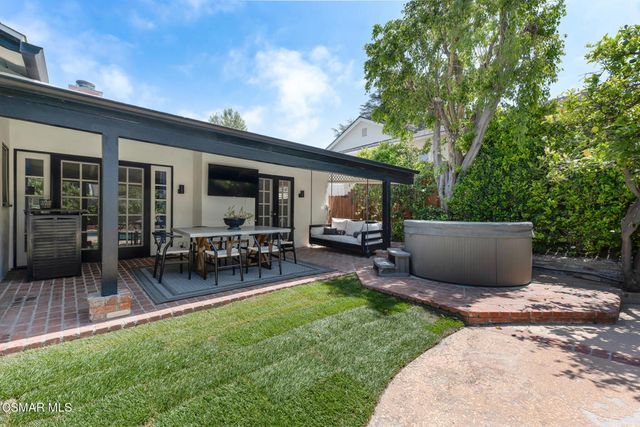 22438 Venido Road, Woodland Hills, CA 91364