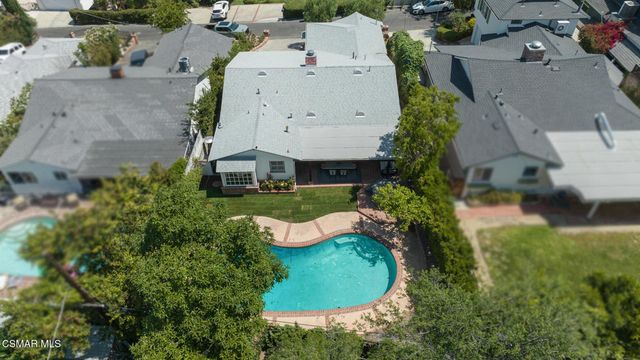 22438 Venido Road, Woodland Hills, CA 91364