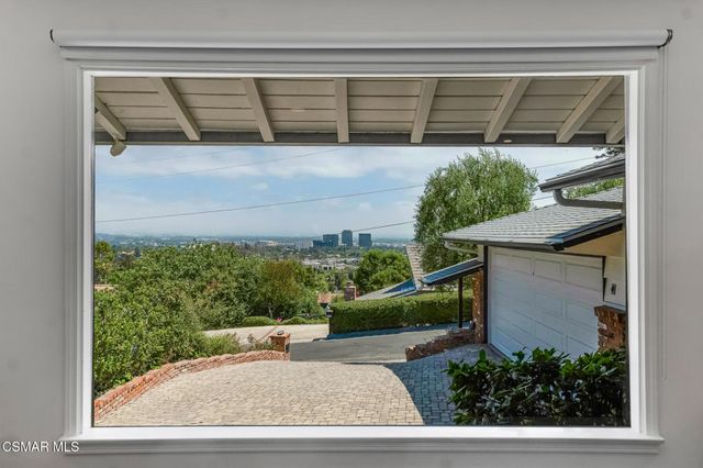 22438 Venido Road, Woodland Hills, CA 91364