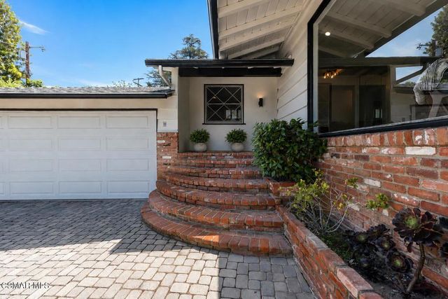 22438 Venido Road, Woodland Hills, CA 91364