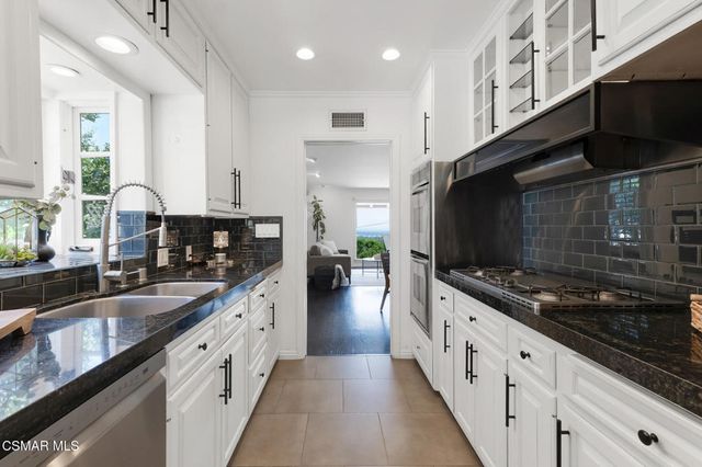 22438 Venido Road, Woodland Hills, CA 91364