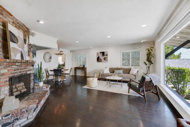 22438 Venido Road, Woodland Hills, CA 91364