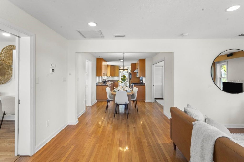 Image 11 of property listing at 7091 LONGBOAT DRIVE E, Longboat Key, FL 34228