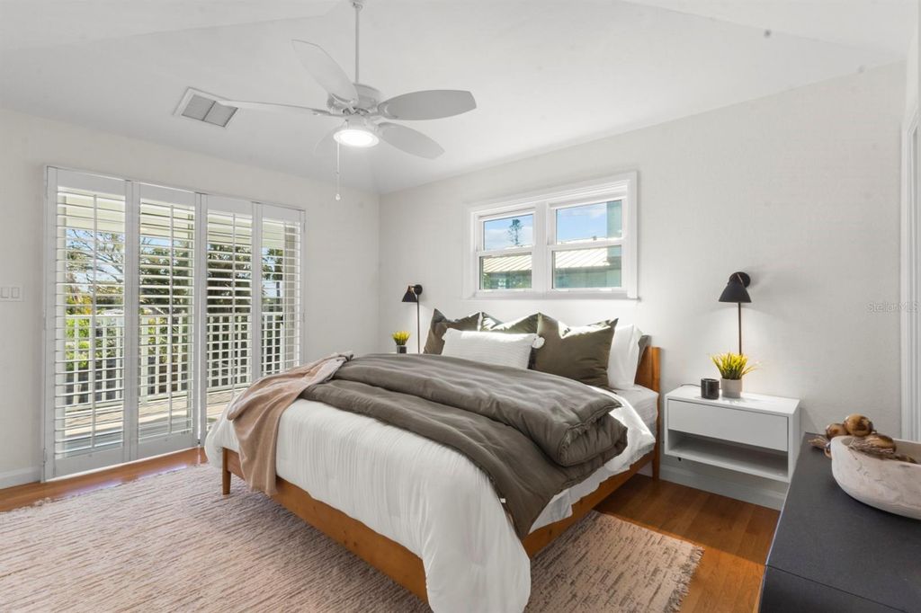 Image 14 of property listing at 7091 LONGBOAT DRIVE E, Longboat Key, FL 34228