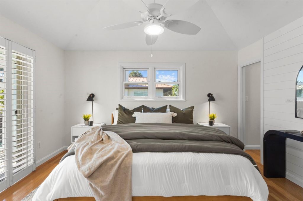 Image 15 of property listing at 7091 LONGBOAT DRIVE E, Longboat Key, FL 34228