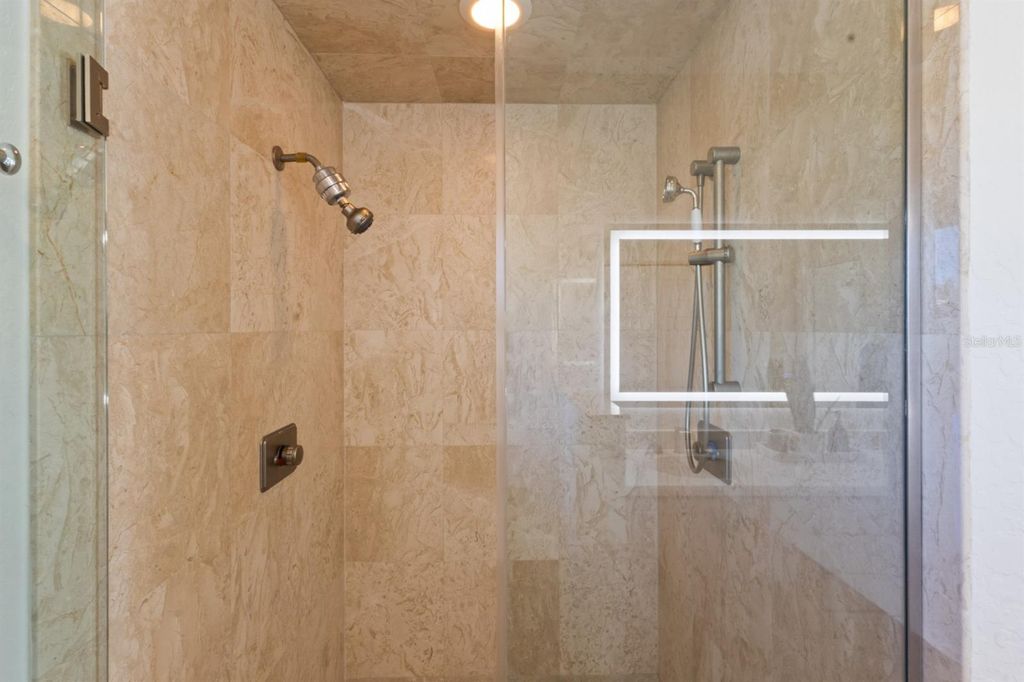 Image 18 of property listing at 7091 LONGBOAT DRIVE E, Longboat Key, FL 34228