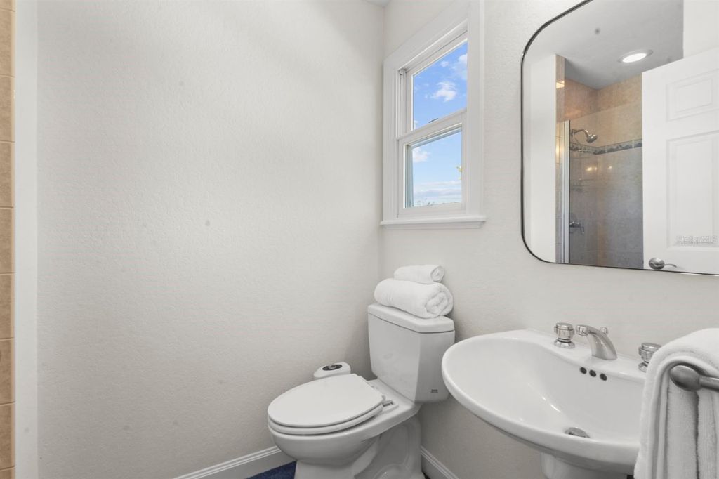 Image 22 of property listing at 7091 LONGBOAT DRIVE E, Longboat Key, FL 34228