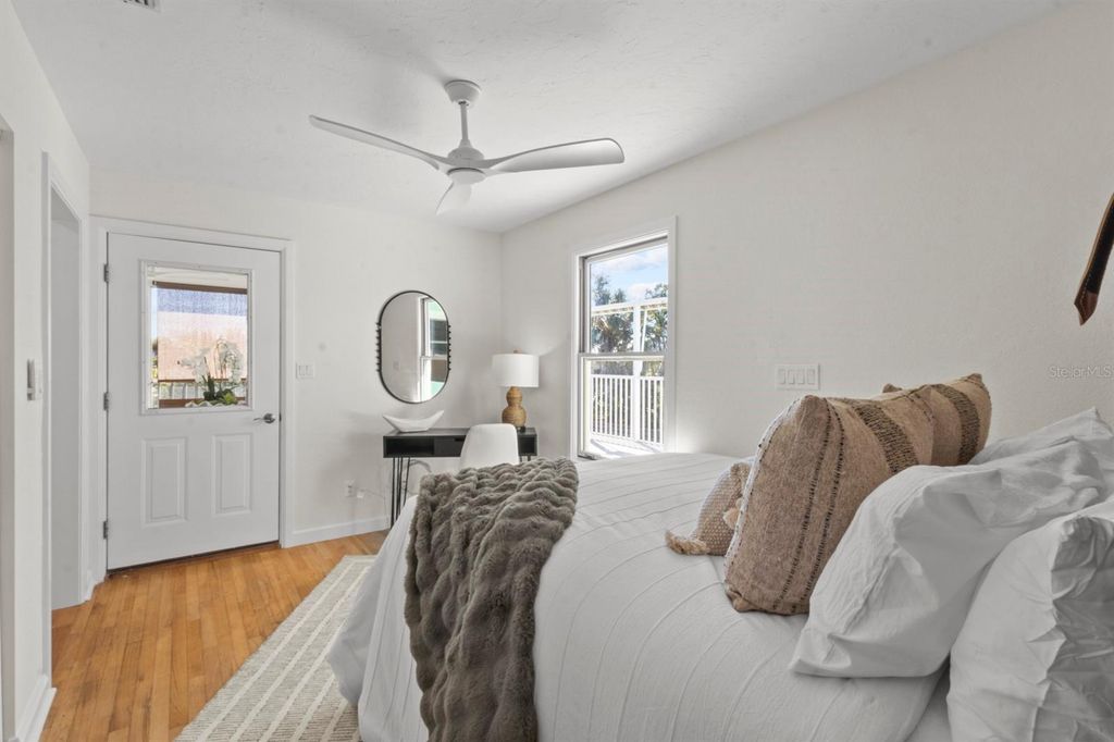 Image 25 of property listing at 7091 LONGBOAT DRIVE E, Longboat Key, FL 34228