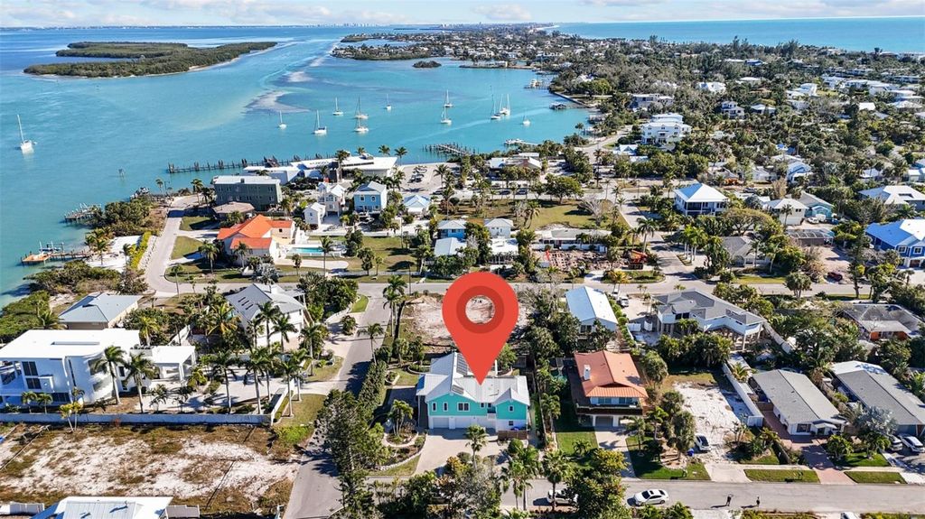 Image 4 of property listing at 7091 LONGBOAT DRIVE E, Longboat Key, FL 34228