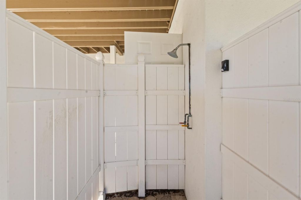 Image 43 of property listing at 7091 LONGBOAT DRIVE E, Longboat Key, FL 34228