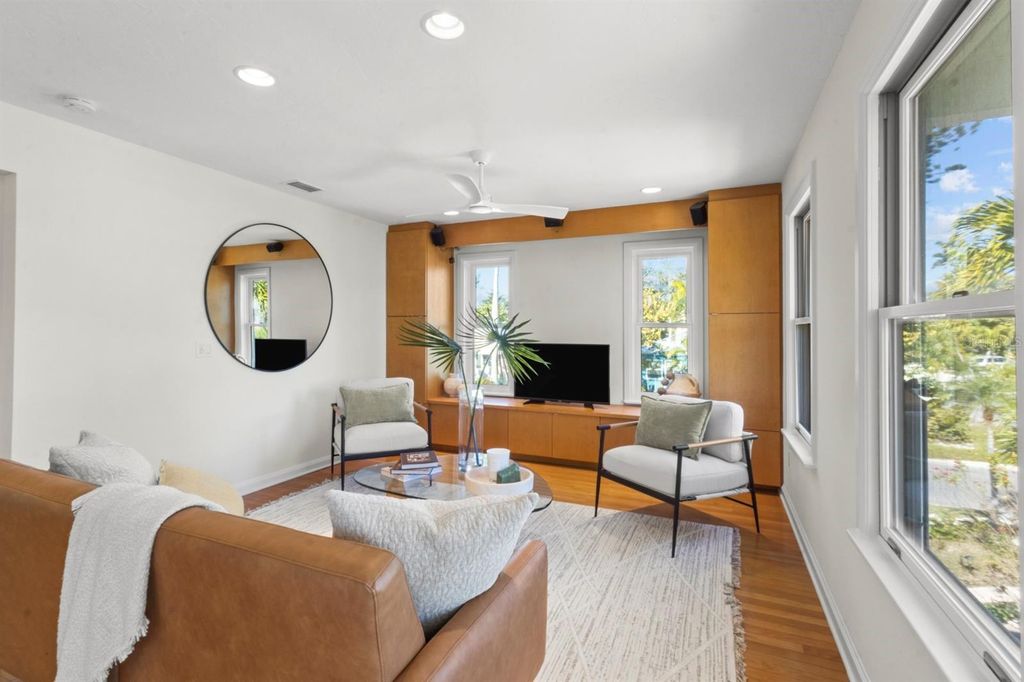 Image 6 of property listing at 7091 LONGBOAT DRIVE E, Longboat Key, FL 34228