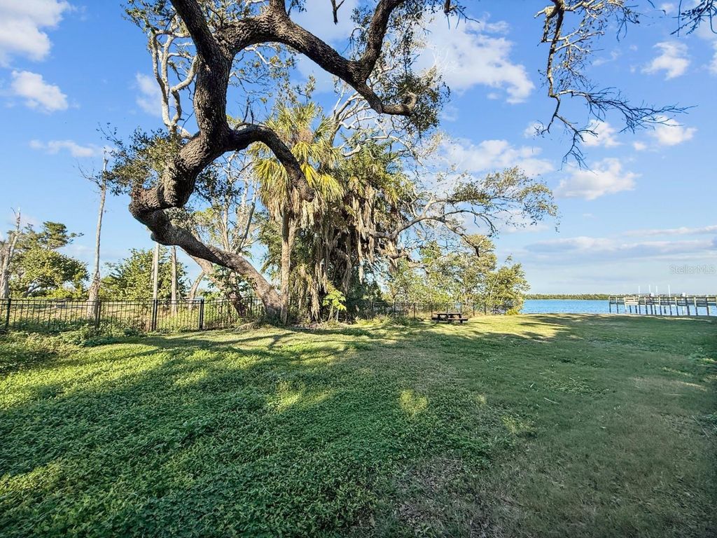 Image 56 of property listing at 7091 LONGBOAT DRIVE E, Longboat Key, FL 34228