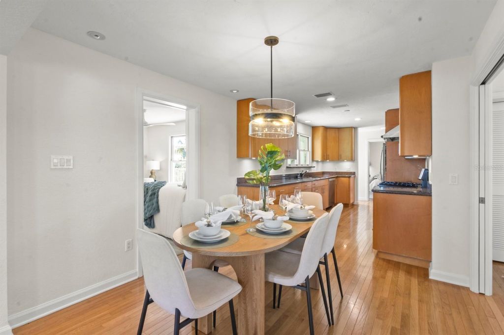 Image 7 of property listing at 7091 LONGBOAT DRIVE E, Longboat Key, FL 34228