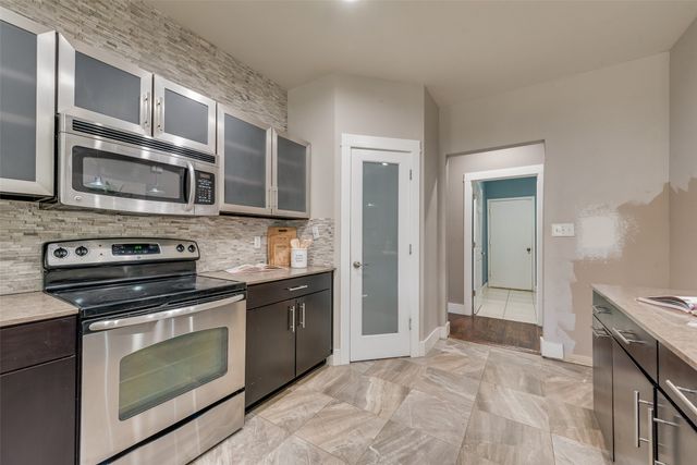 2808 Grandview Drive, Grand Prairie, TX 75052