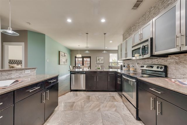 2808 Grandview Drive, Grand Prairie, TX 75052