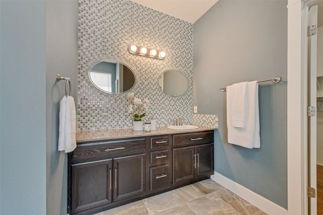 2808 Grandview Drive, Grand Prairie, TX 75052