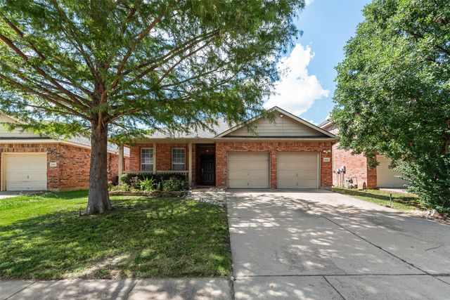 2808 Grandview Drive, Grand Prairie, TX 75052