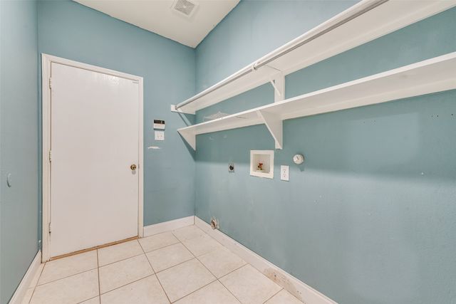 2808 Grandview Drive, Grand Prairie, TX 75052