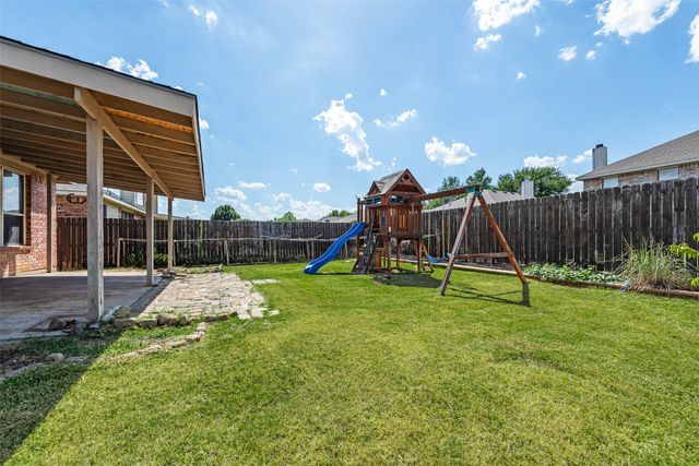 2808 Grandview Drive, Grand Prairie, TX 75052