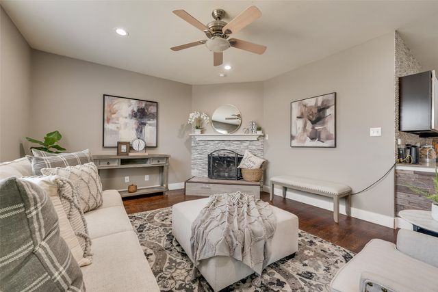 2808 Grandview Drive, Grand Prairie, TX 75052
