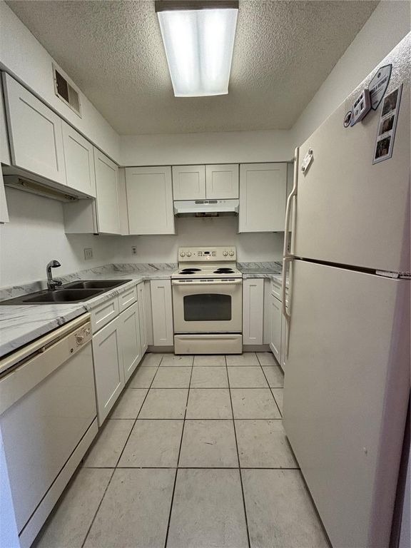 Image 6 of property listing at 2690 CORAL LANDINGS BOULEVARD 222, Palm Harbor, FL 34684