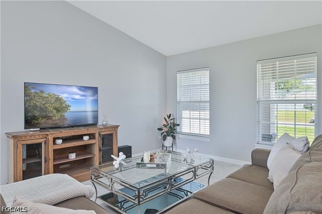 2433 NW 3rd TER, Cape Coral, FL 33993