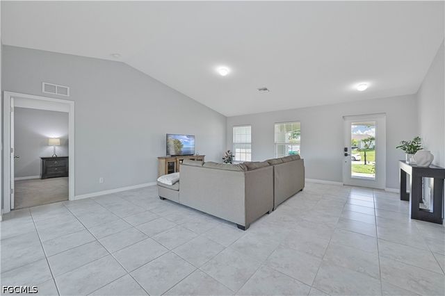 2433 NW 3rd TER, Cape Coral, FL 33993