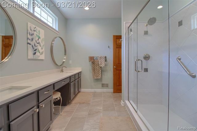 9814 Tioga Trail 120, Pinckney, MI 48169