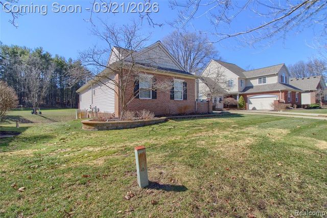 9814 Tioga Trail 120, Pinckney, MI 48169