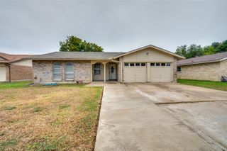 708 Thomas Chapel Drive, Arlington, TX 76014