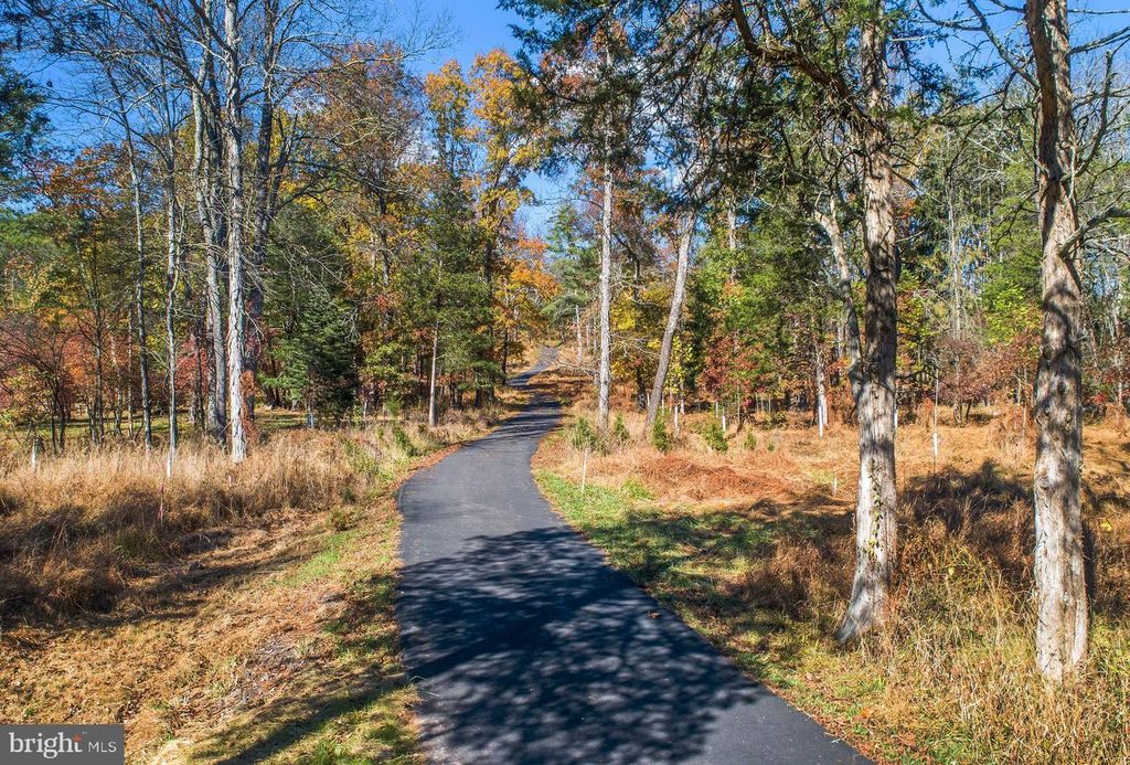 13 LILY VALLEY RD, Erwinna, PA 18920