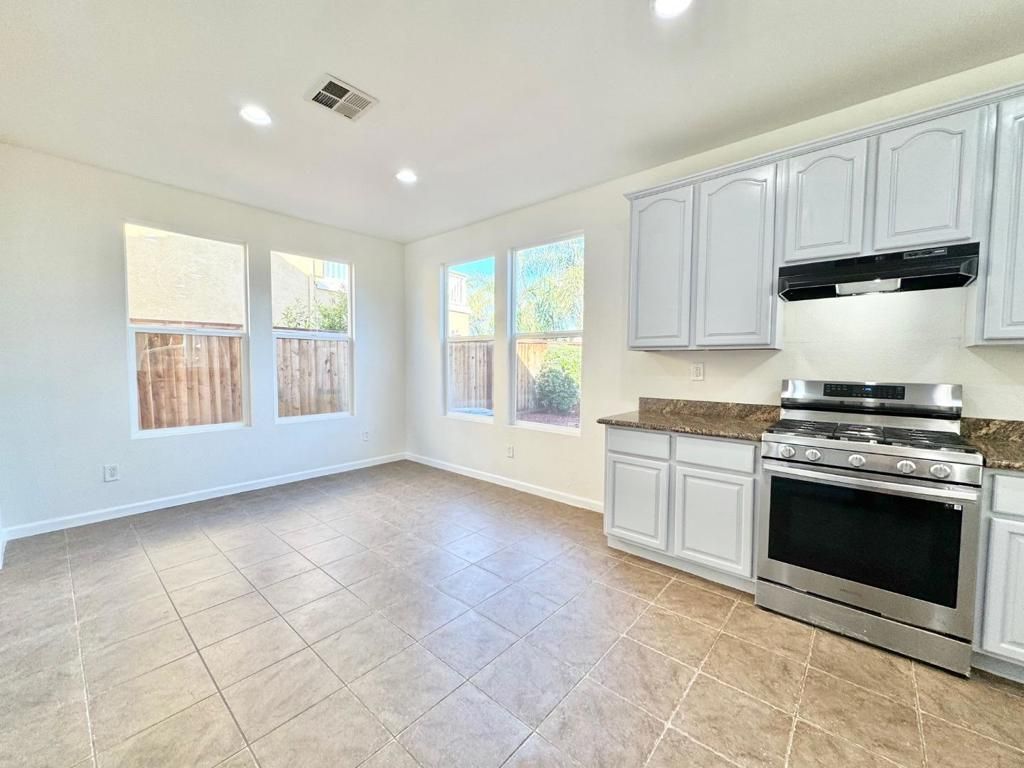 Image 12 of property listing at 544 Rockingham Court, Tracy, CA 95376
