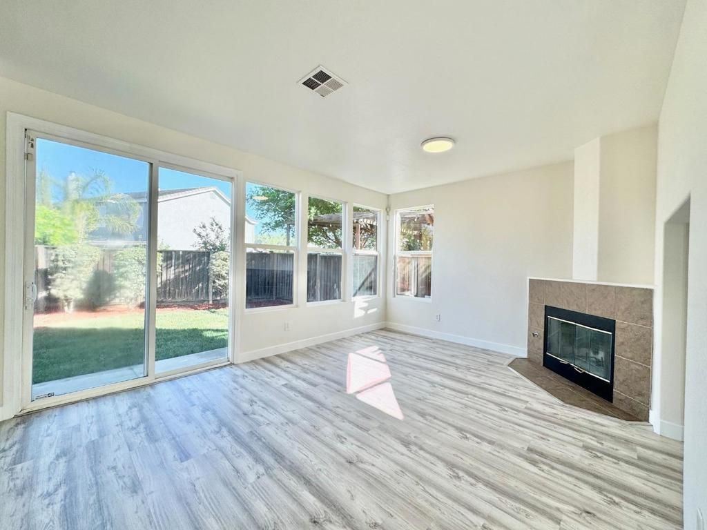 Image 6 of property listing at 544 Rockingham Court, Tracy, CA 95376