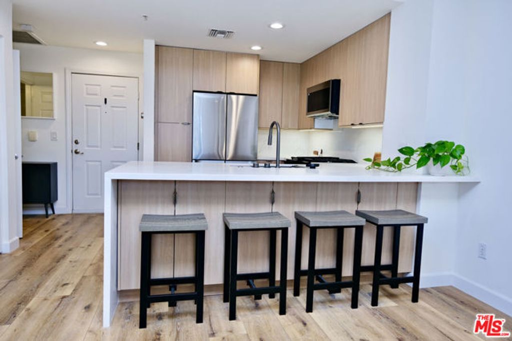 13200 Pacific 212, Los Angeles, CA 90094