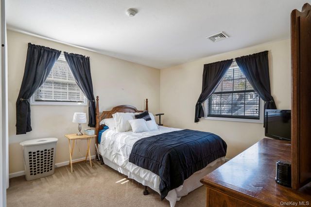 24 Brookville Way, Manorville, NY 11949