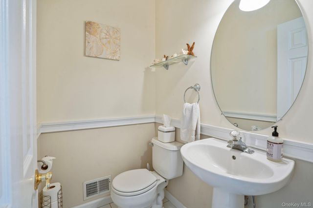 24 Brookville Way, Manorville, NY 11949