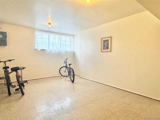 8211 Denwood Drive 6, Sterling Heights, MI 48312