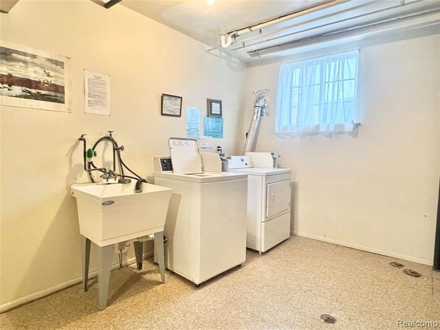 8211 Denwood Drive 6, Sterling Heights, MI 48312