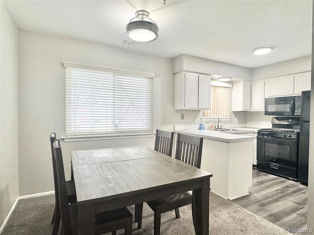 8211 Denwood Drive 6, Sterling Heights, MI 48312