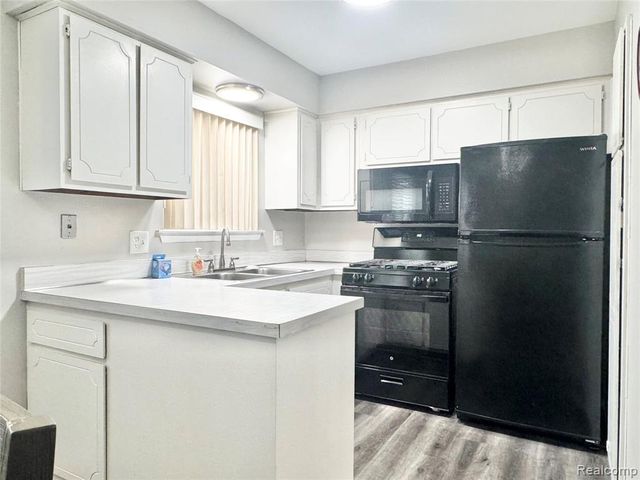 8211 Denwood Drive 6, Sterling Heights, MI 48312