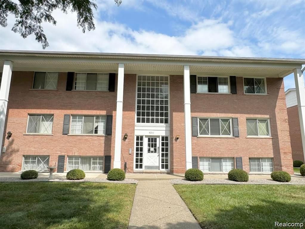 8211 Denwood Drive 6, Sterling Heights, MI 48312