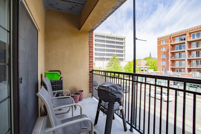 4953 Oakton Street 203, Skokie, IL 60077