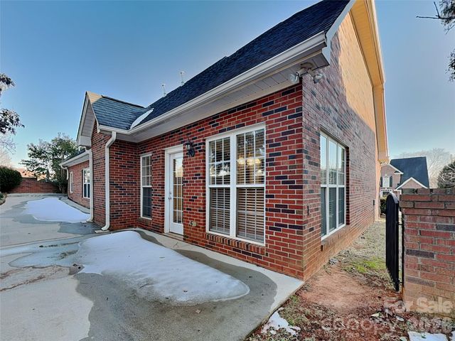 2562 Firethorn Court, Gastonia, NC 28056