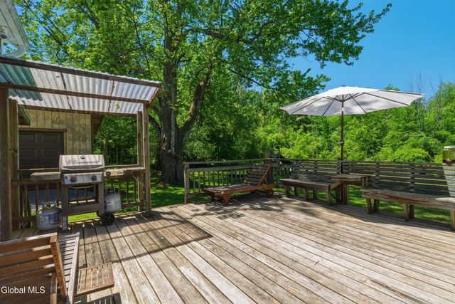 704 Tanner Road, Clifton Park, NY 12065