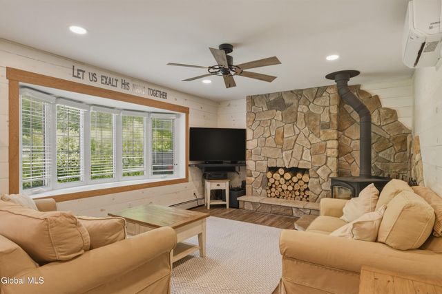 704 Tanner Road, Clifton Park, NY 12065
